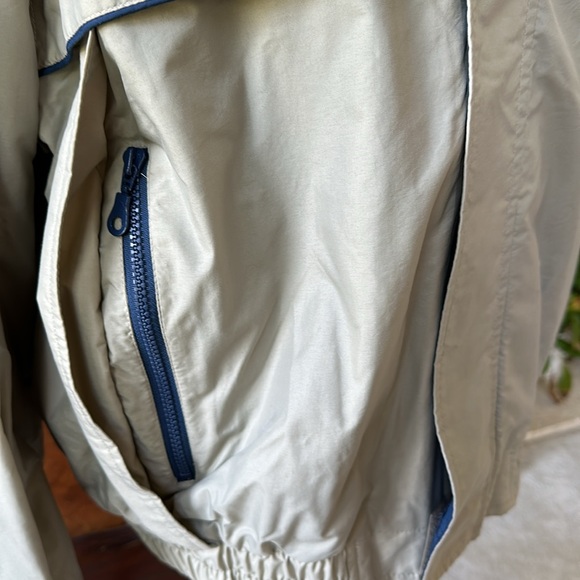 Universal Concerts Windbreaker - Picture 9 of 17